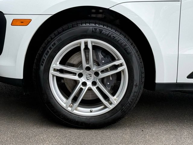 Certified 2026 Porsche Macan AWD/4WD image 11