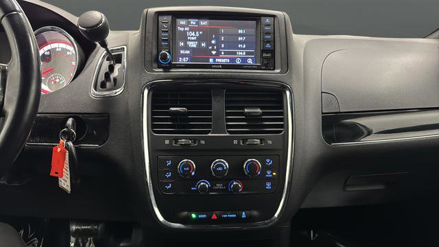 Used 2018 Dodge Grand Caravan SE image 12