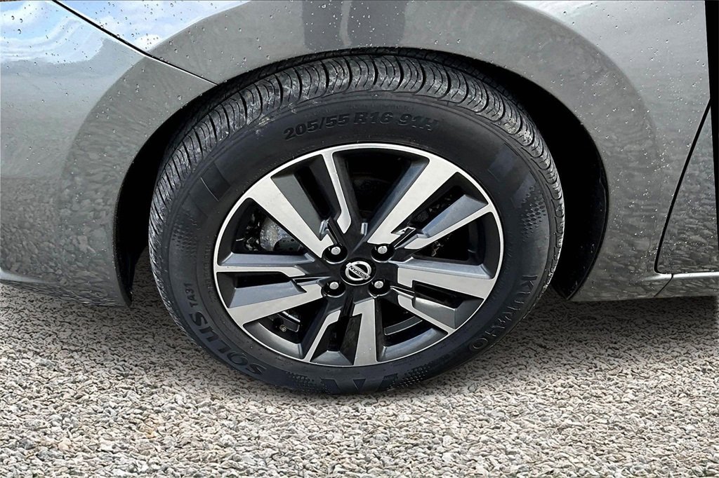 Used 2021 Nissan Versa SV image 9