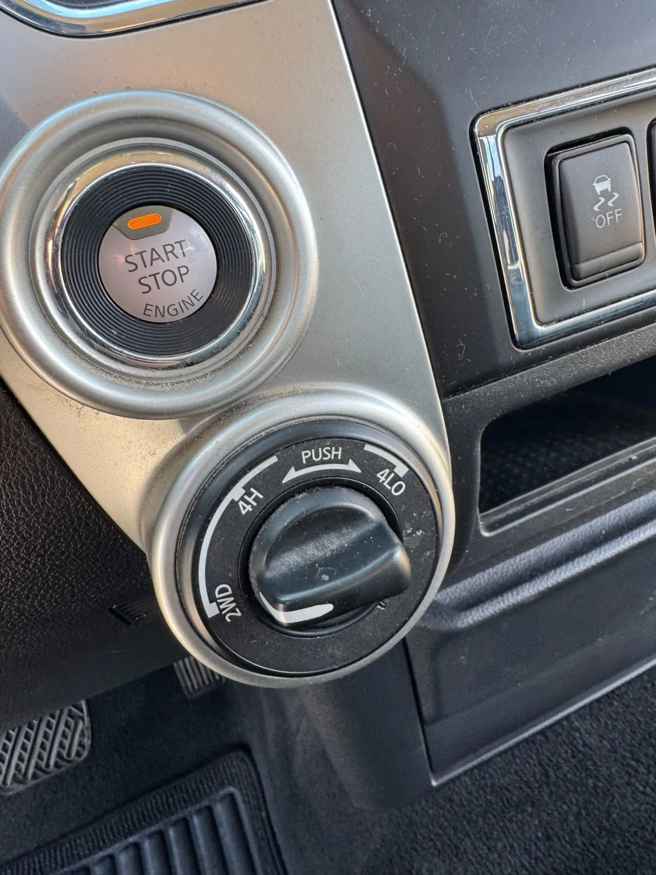 Used 2018 Nissan Titan SV image 24