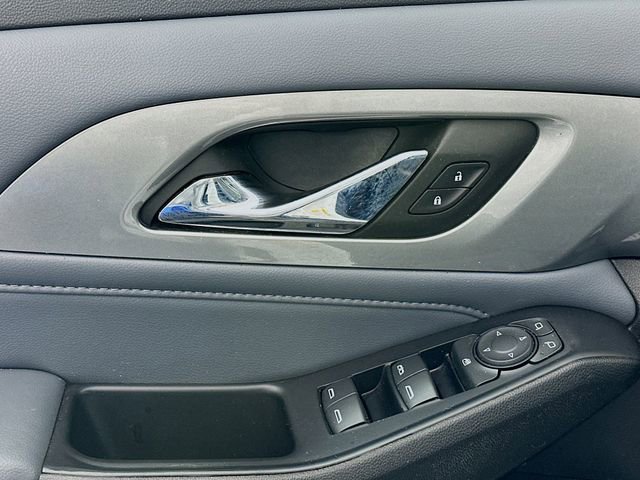 Used 2021 Chevrolet Traverse LT w/ LT Premium Package image 17