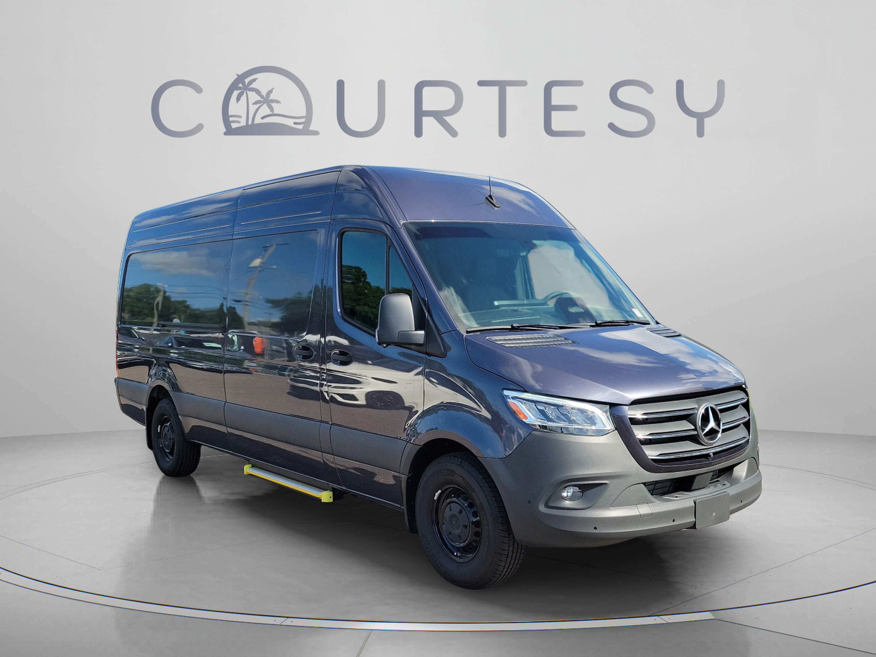 Used 2025 Mercedes-Benz Sprinter 2500 image 4