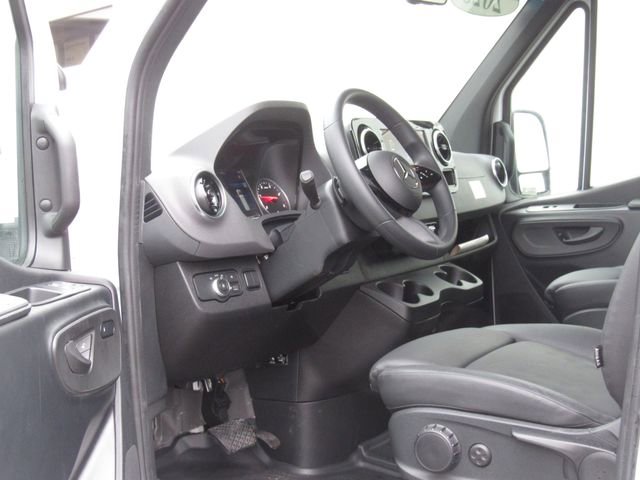 Used 2025 Mercedes-Benz Sprinter 2500 image 9