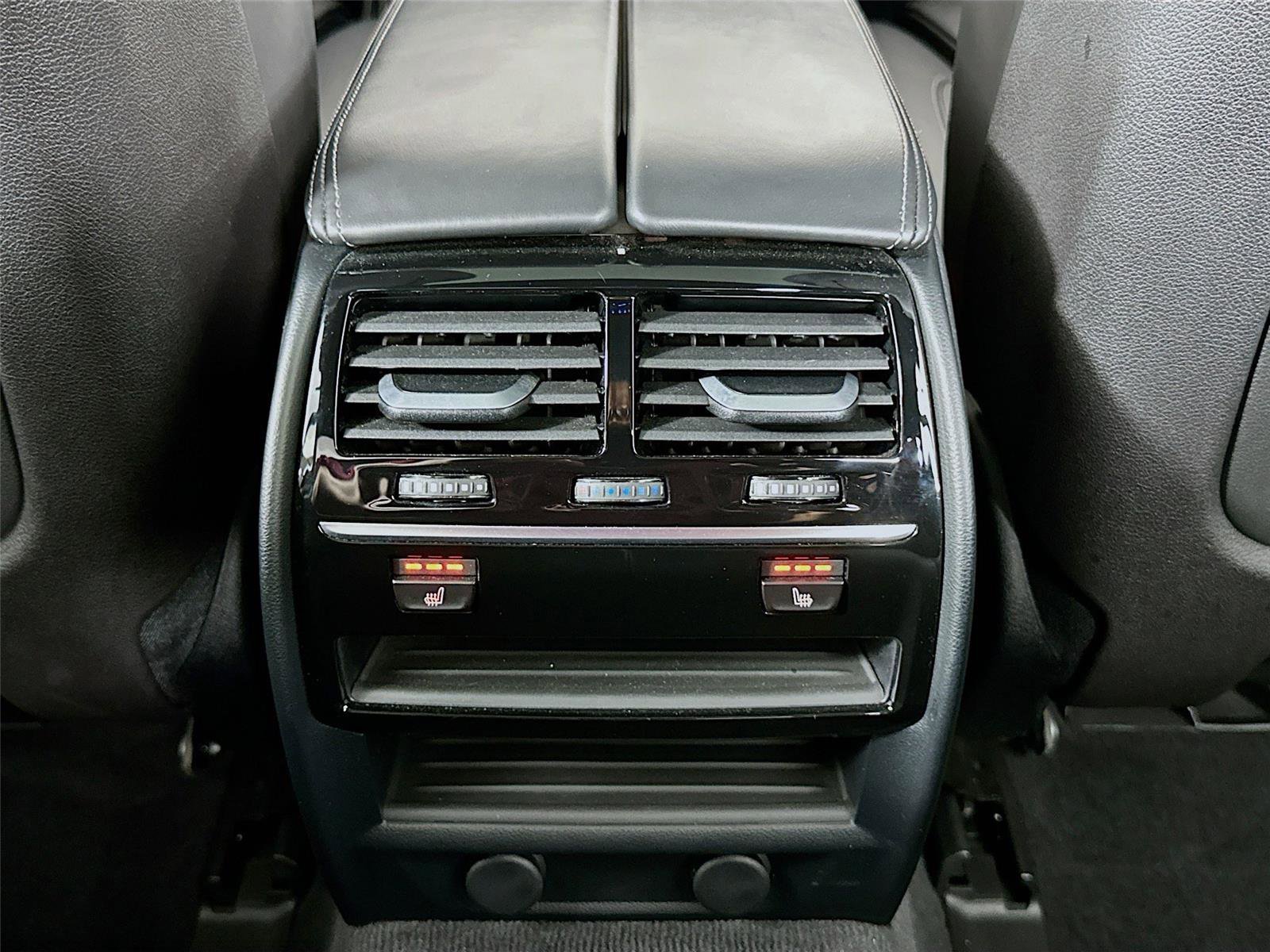 Used 2018 BMW M550i xDrive image 27