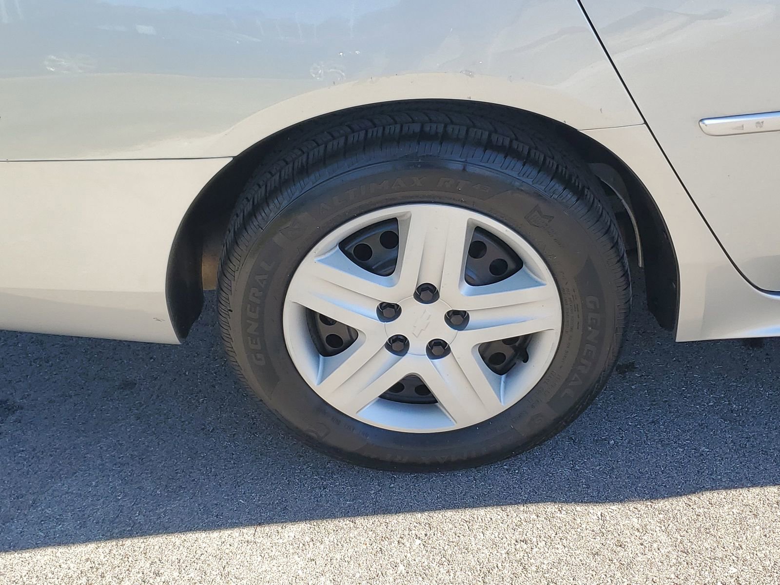 Used 2010 Chevrolet Impala LS FWD image 5