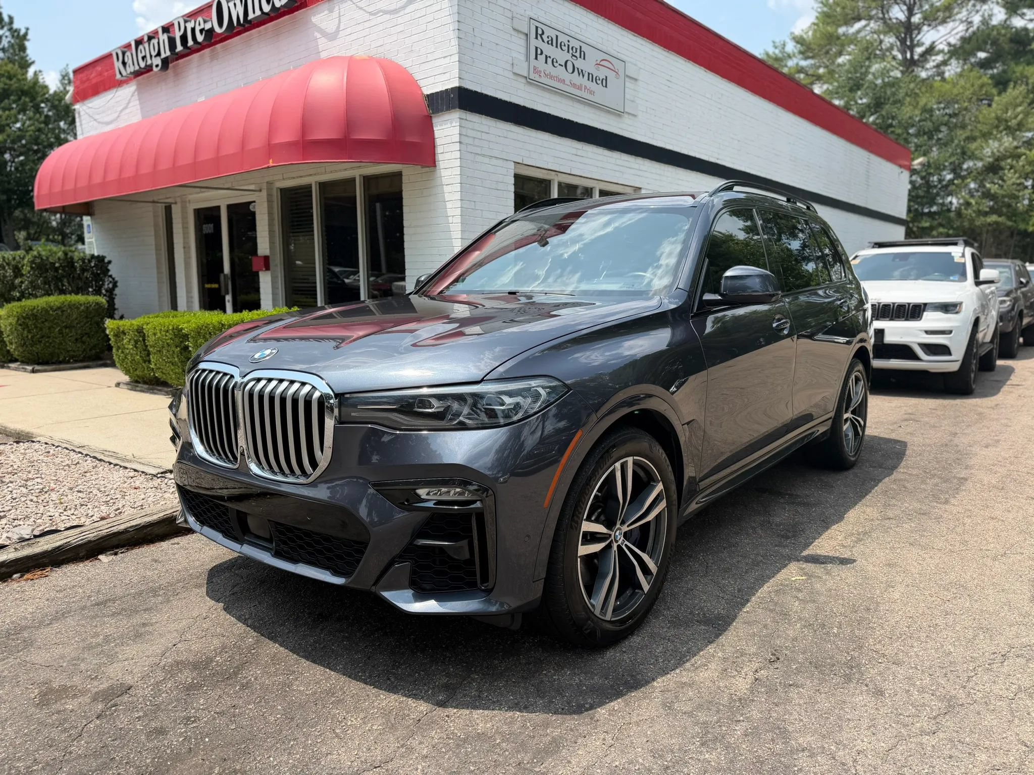 Used 2019 BMW X7 xDrive50i w/ Dynamic Handling Package AWD/4WD image 2