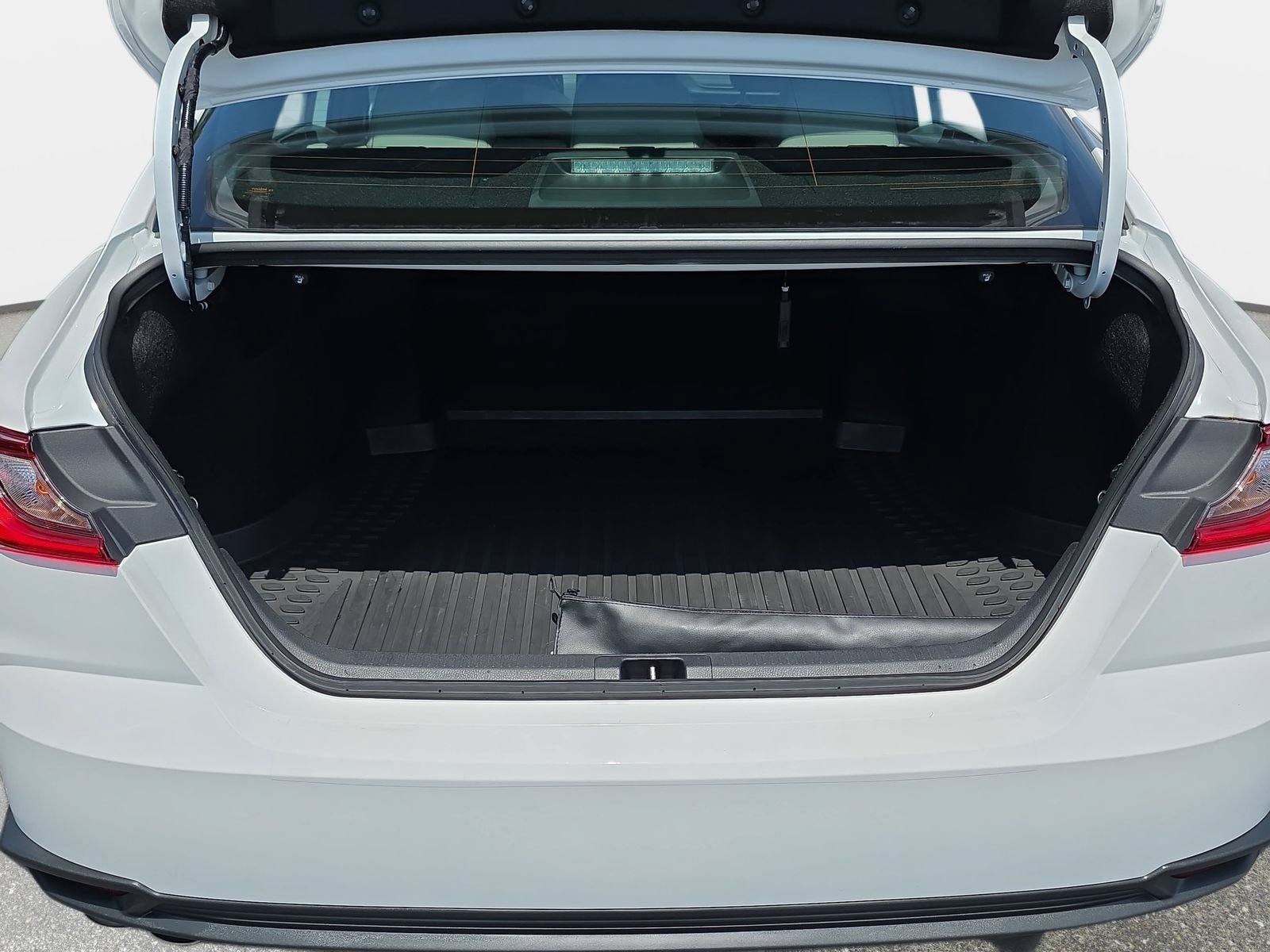 Used 2026 Toyota Camry SE FWD image 12