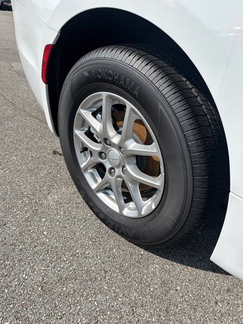 New 2027 Chrysler Pacifica LX FWD image 11