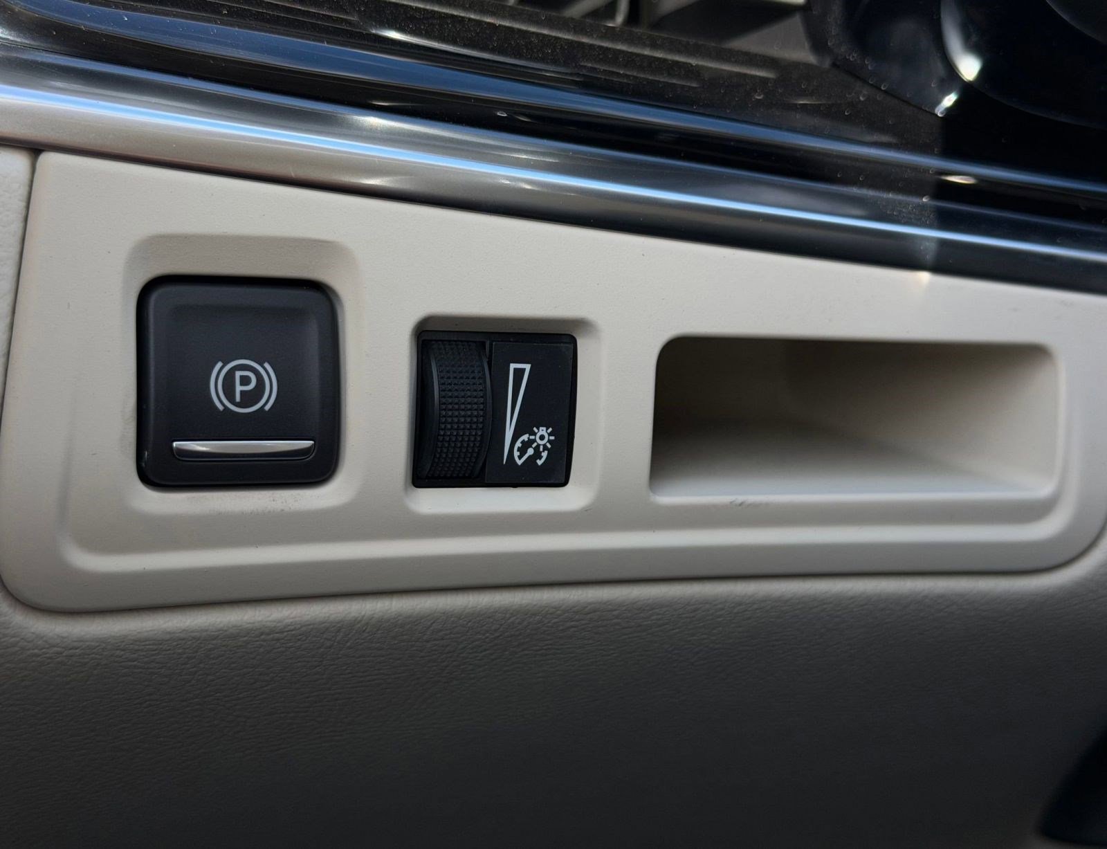 New 2025 Cadillac XT6 Premium Luxury w/ LPO, Floor Liner Package image 17