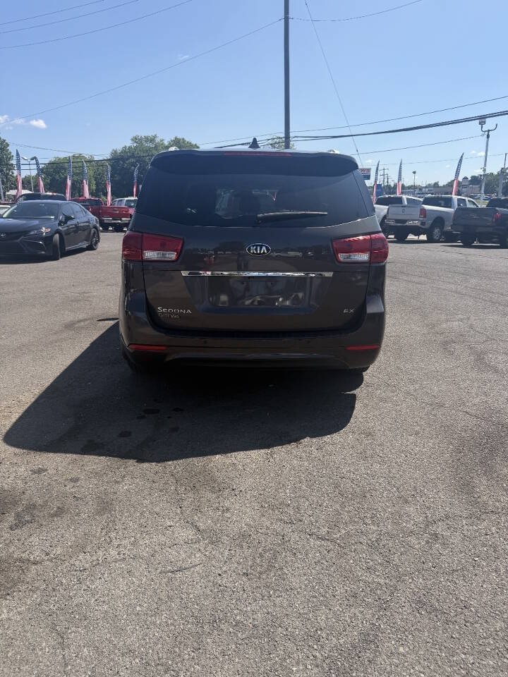 Used 2017 Kia Sedona EX FWD image 17