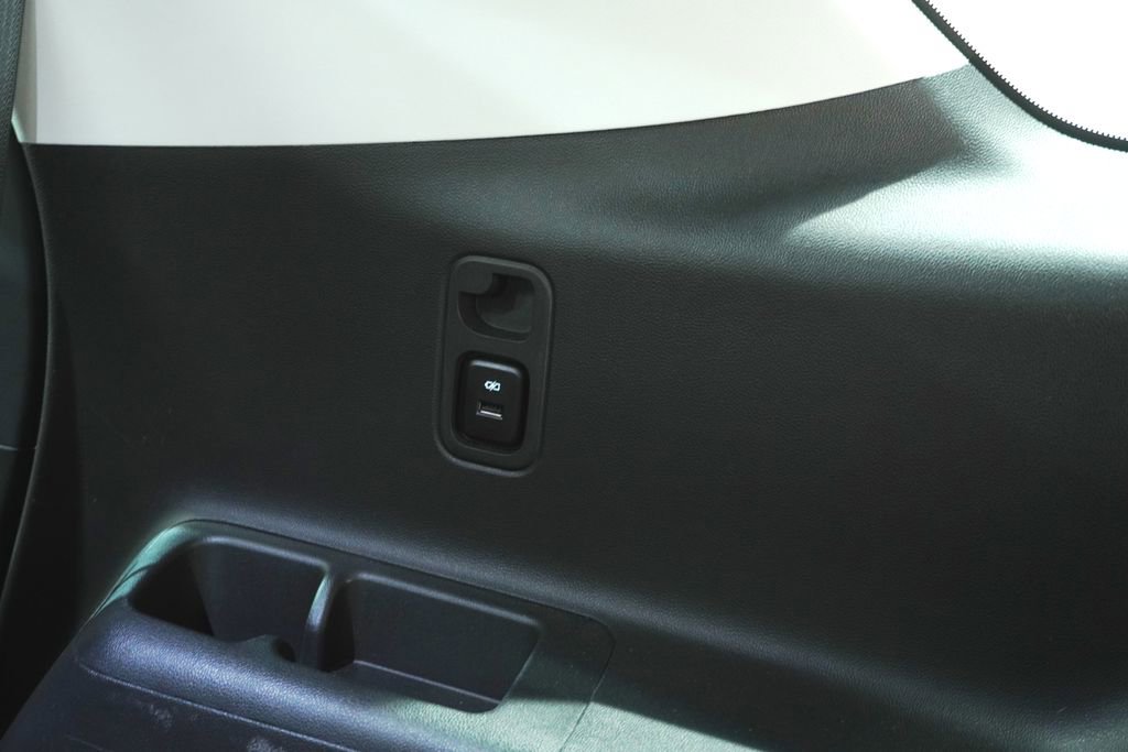 Used 2022 Chevrolet Traverse LS AWD/4WD image 7