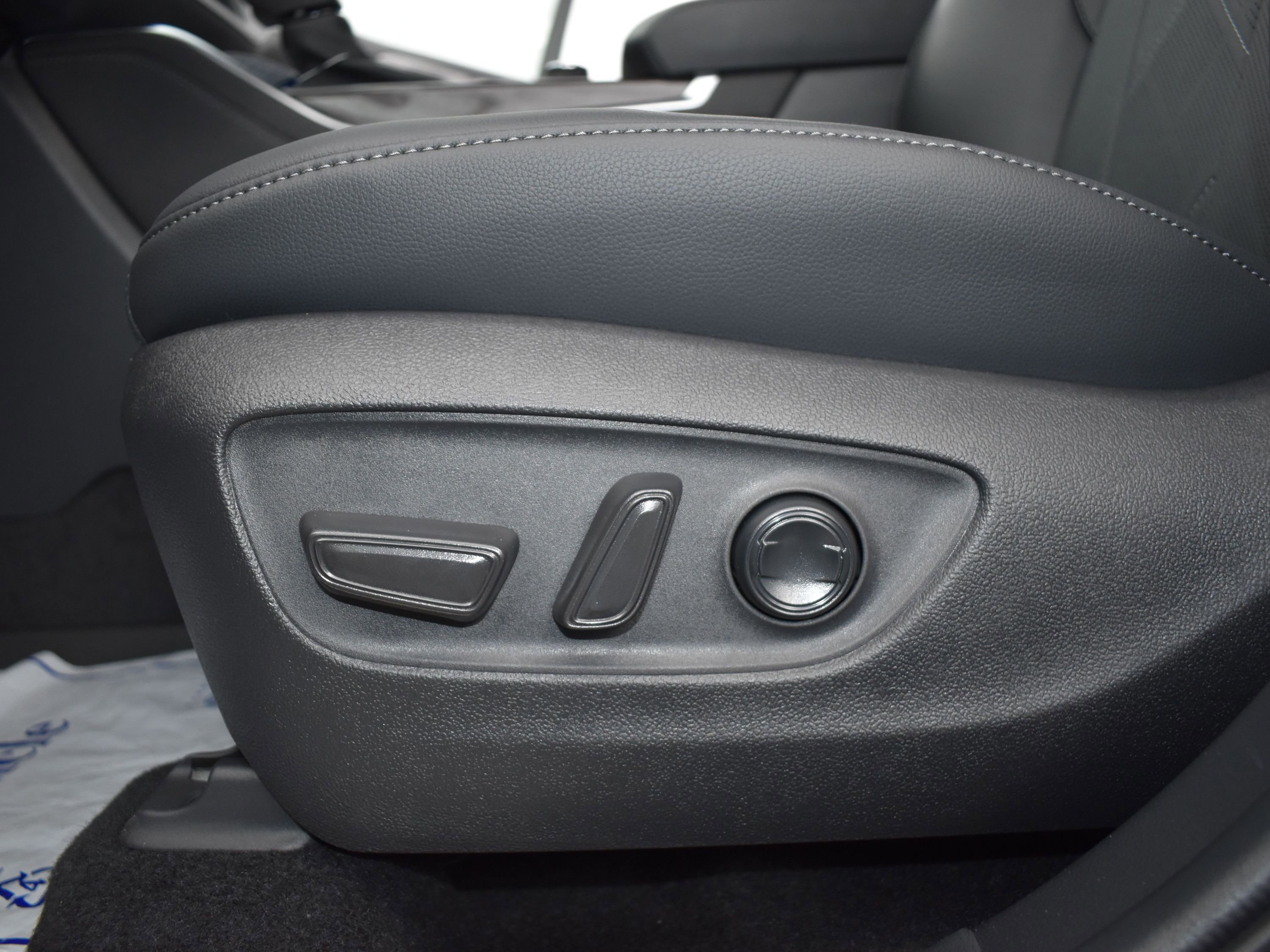 Used 2022 Toyota Highlander Platinum image 16