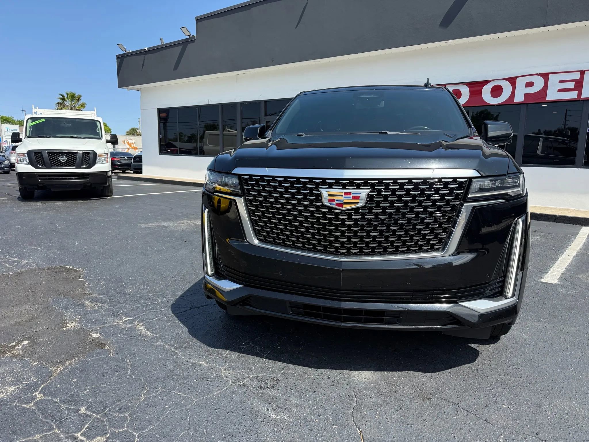 Used 2022 Cadillac Escalade ESV Luxury image 2