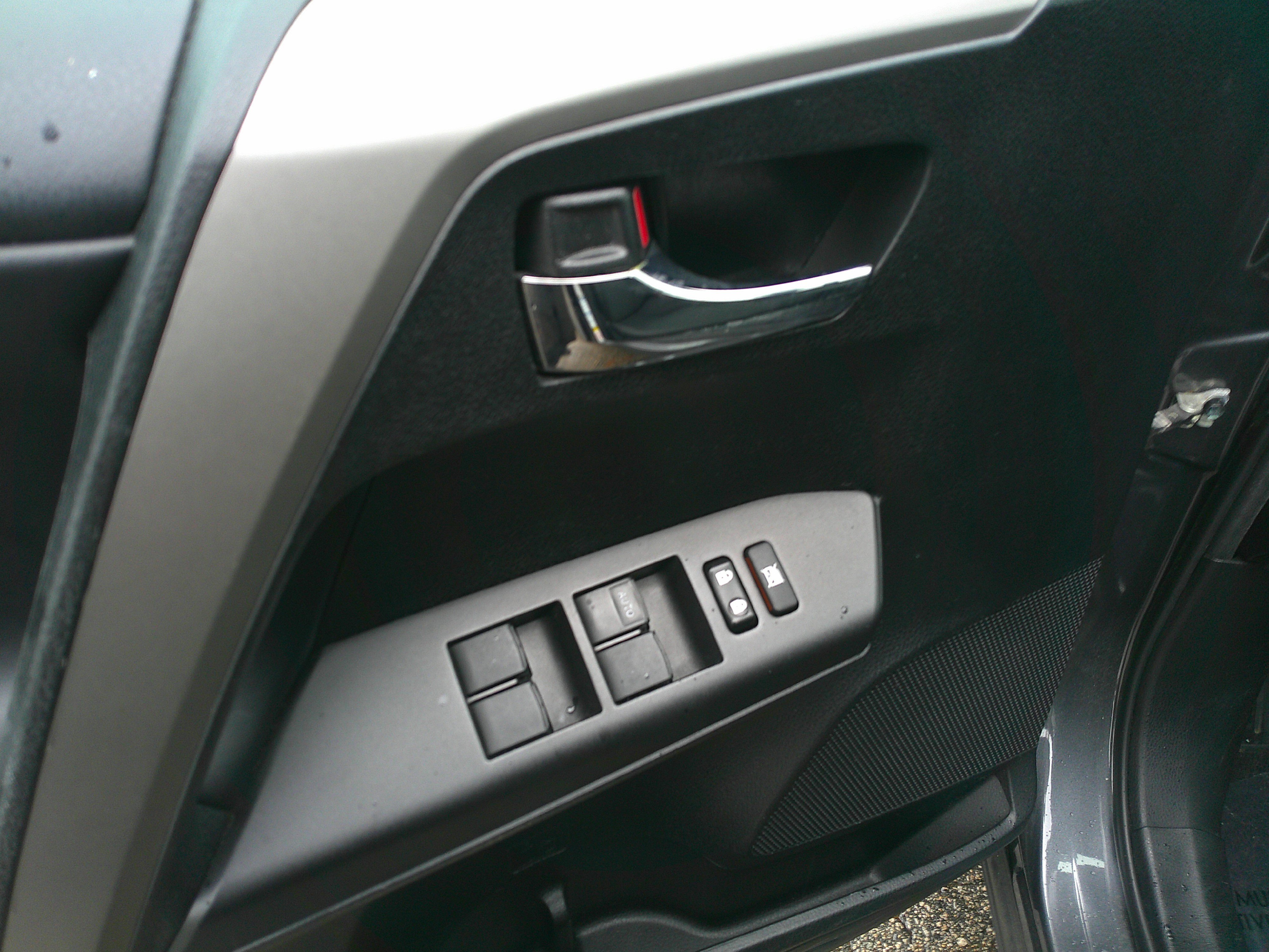 Used 2018 Toyota RAV4 XLE image 18