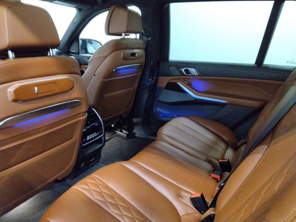 Used 2023 BMW X7 M60i image 42