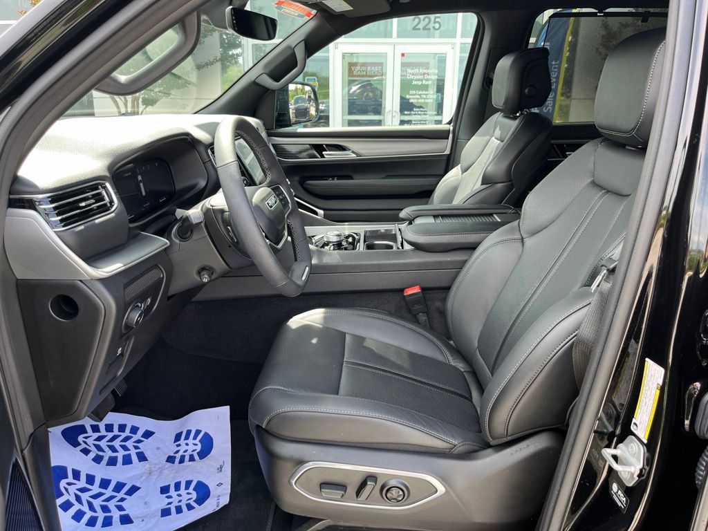 Used 2025 Jeep Wagoneer Series III w/ Premium Group I AWD/4WD image 4