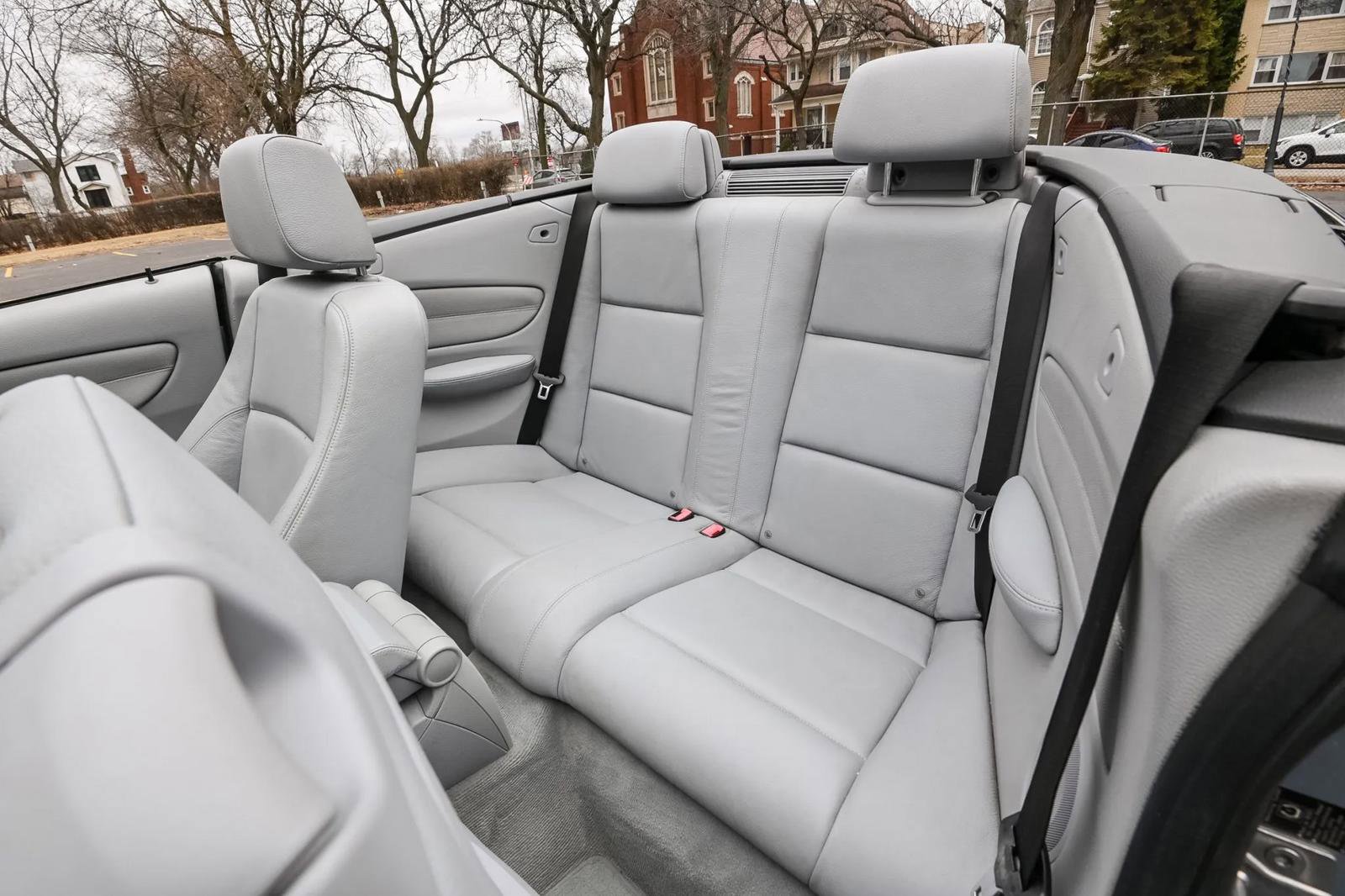 Used 2010 BMW 135i Convertible image 8