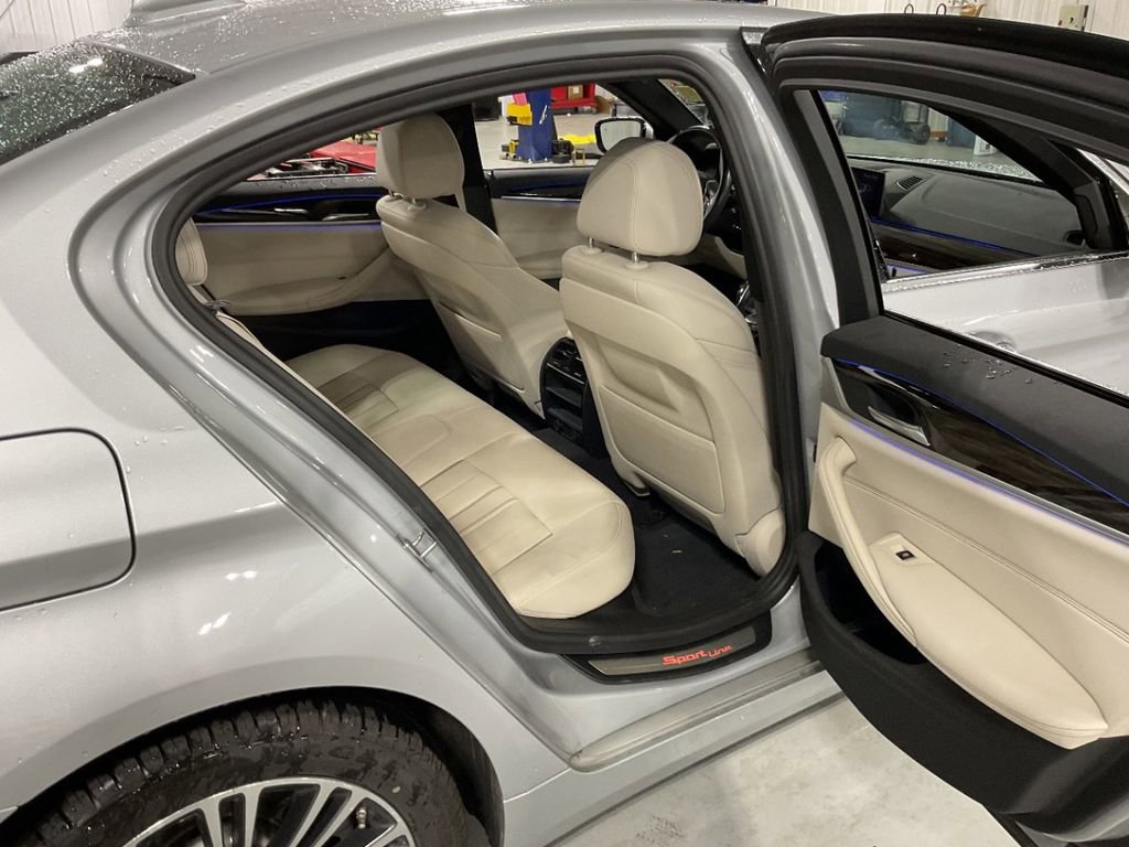 Used 2019 BMW 530i w/ Convenience Package image 11