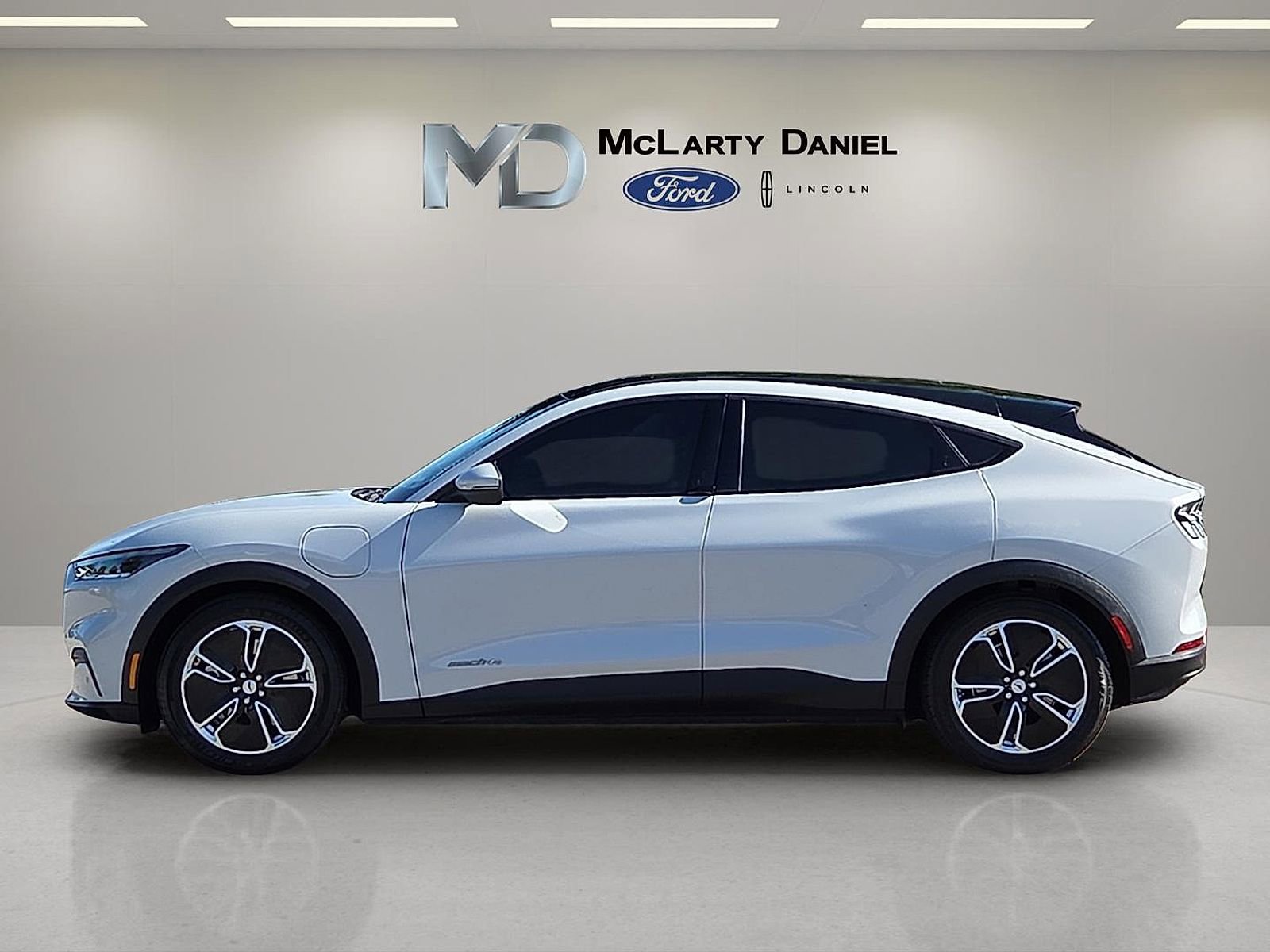 Used 2021 Ford Mustang Mach-E Select w/ Comfort/Appearance Package AWD/4WD image 3