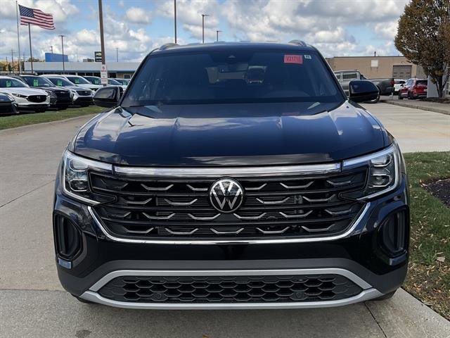 New 2026 Volkswagen Atlas Cross Sport SE image 2