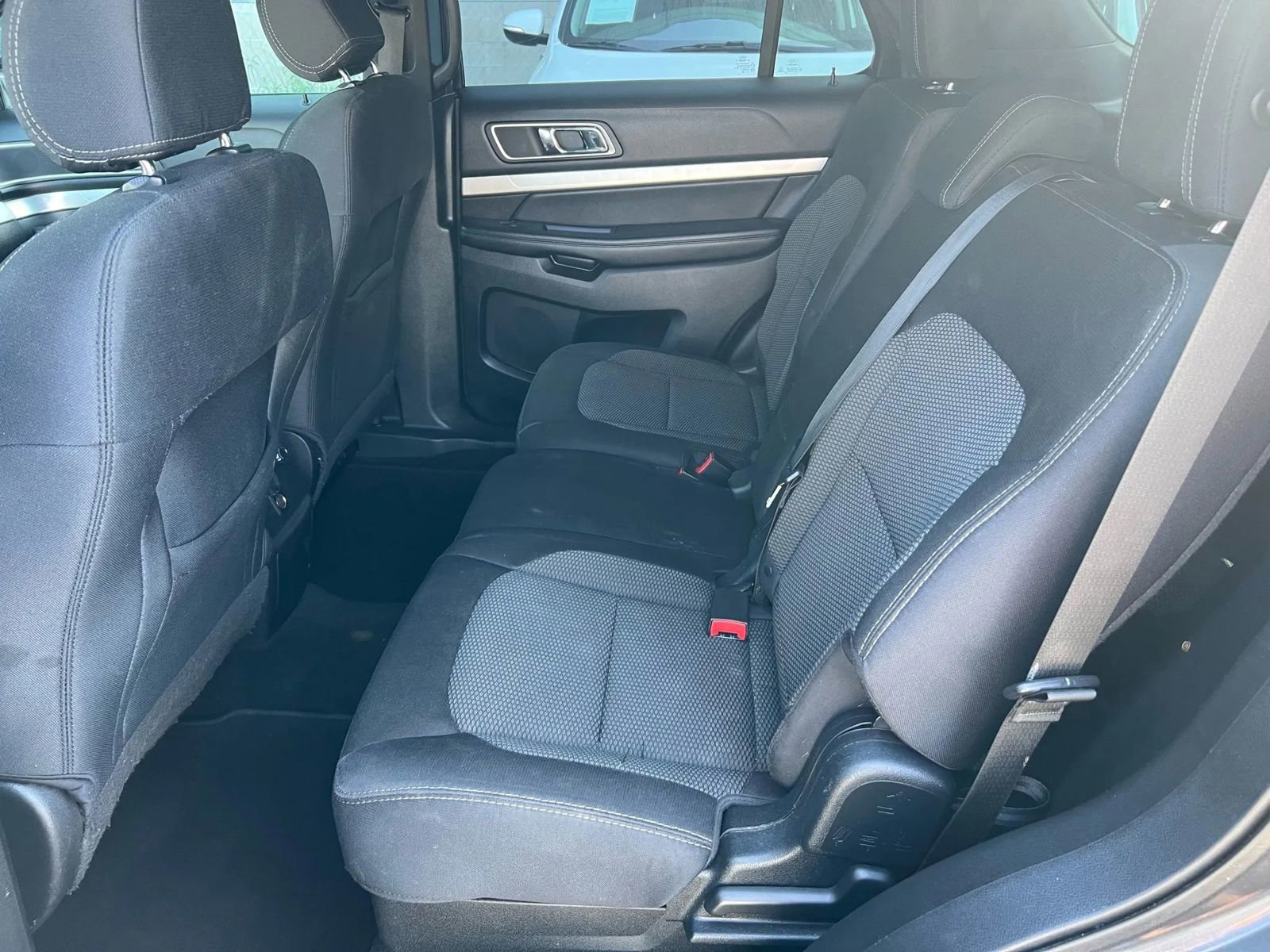 Used 2017 Ford Explorer XLT w/ Equipment Group 201A FWD image 10