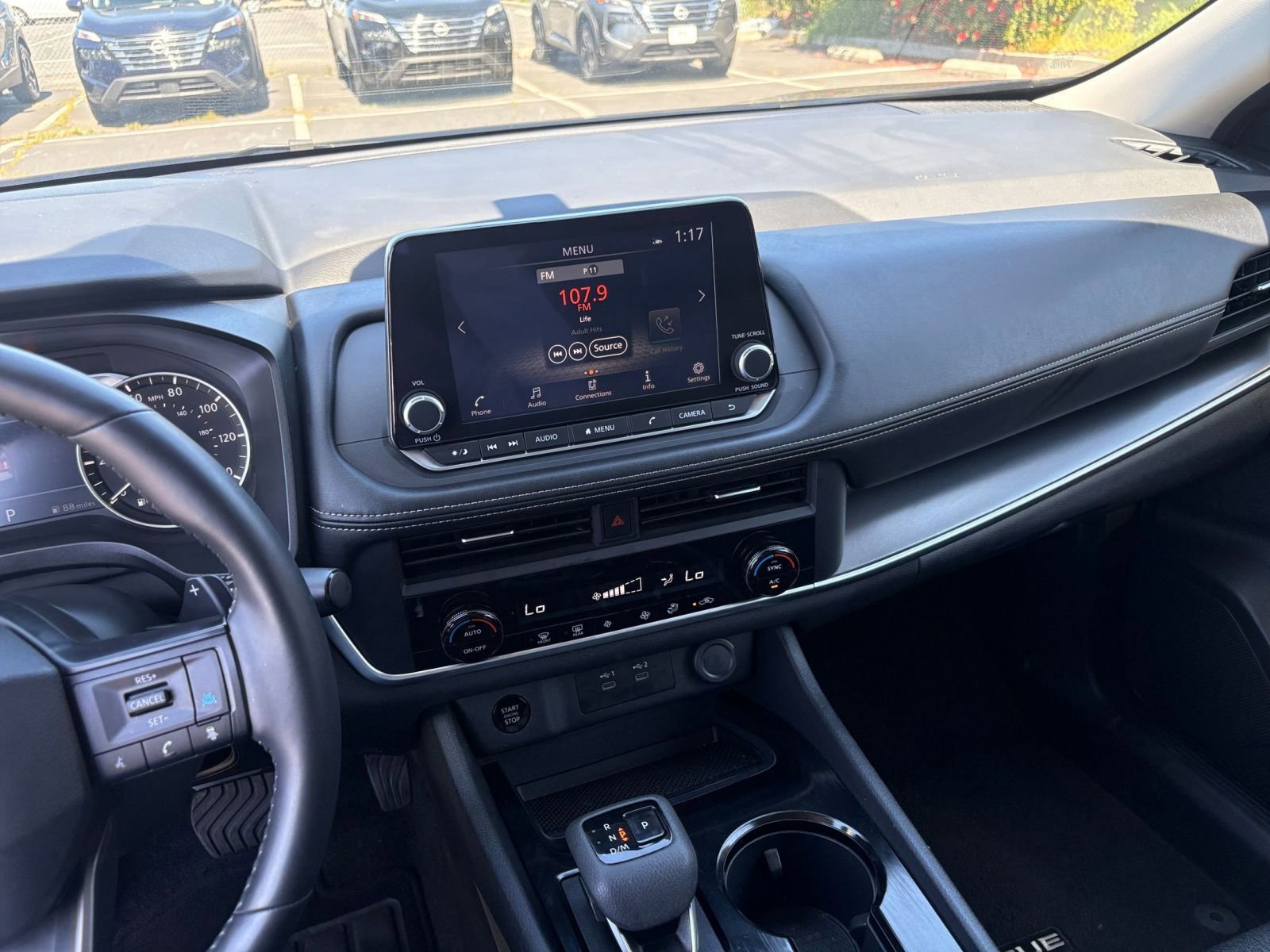 Used 2025 Nissan Rogue SV image 17