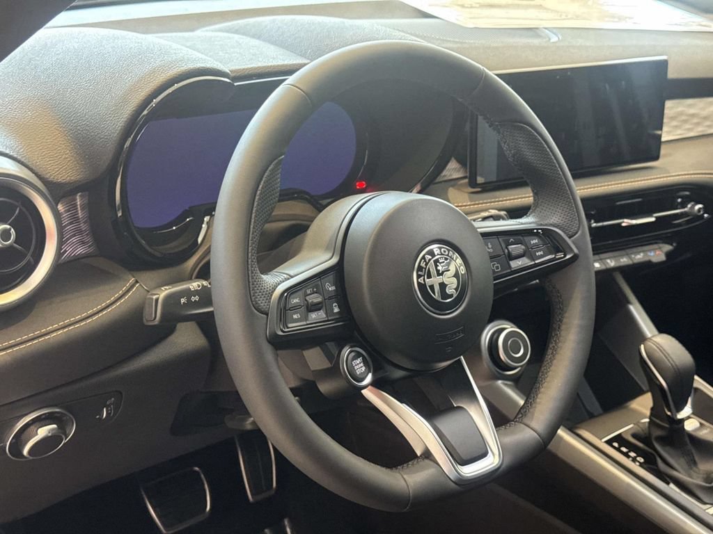 New 2026 Alfa Romeo Tonale w/ Black Premium Package AWD/4WD image 7