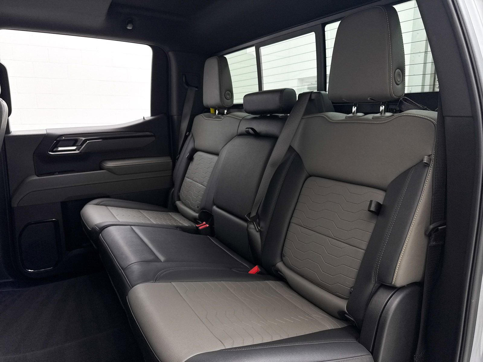 Used 2025 Chevrolet Silverado 1500 ZR2 w/ Technology Package image 34