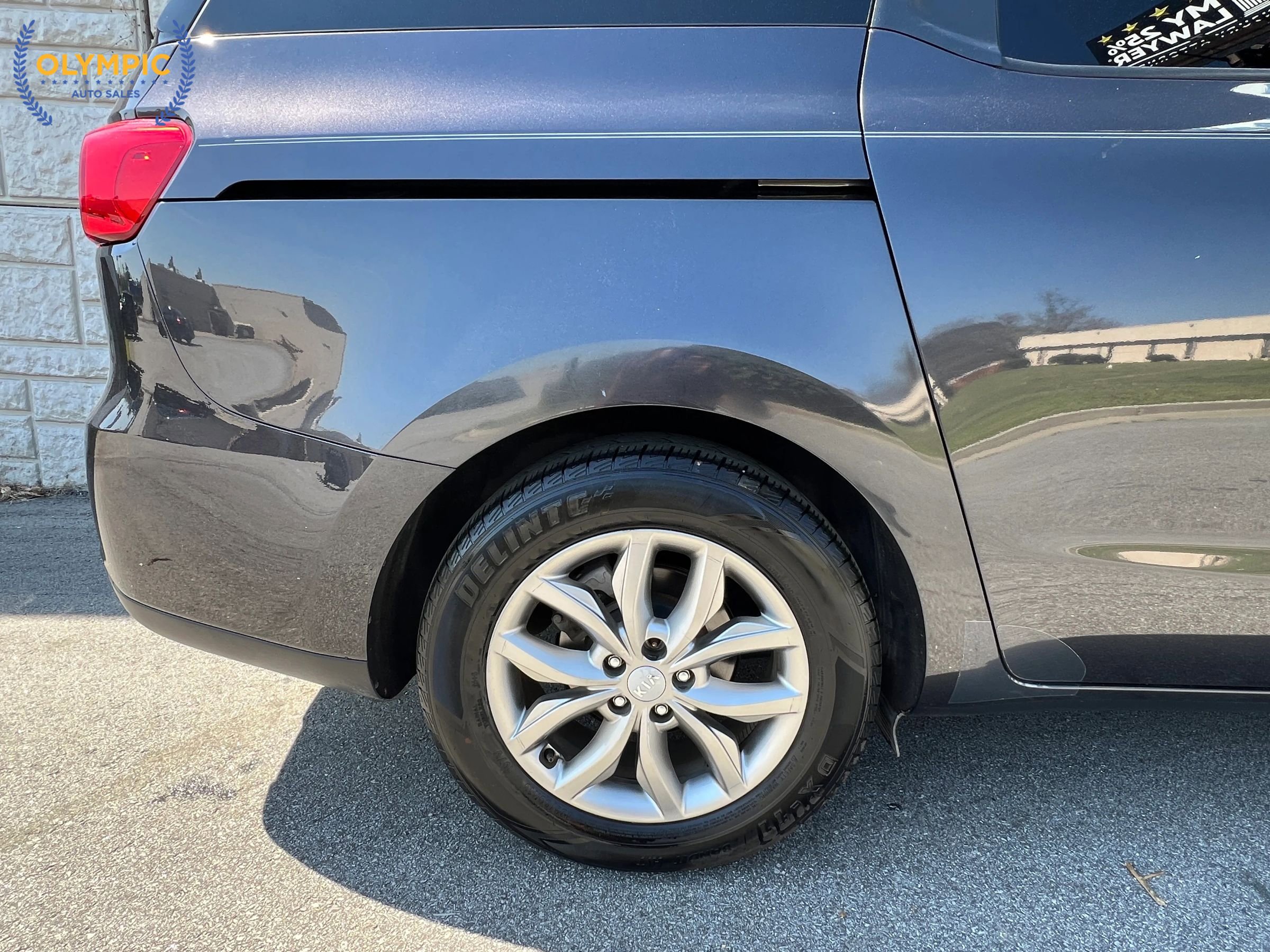 Used 2021 Kia Sedona EX image 12