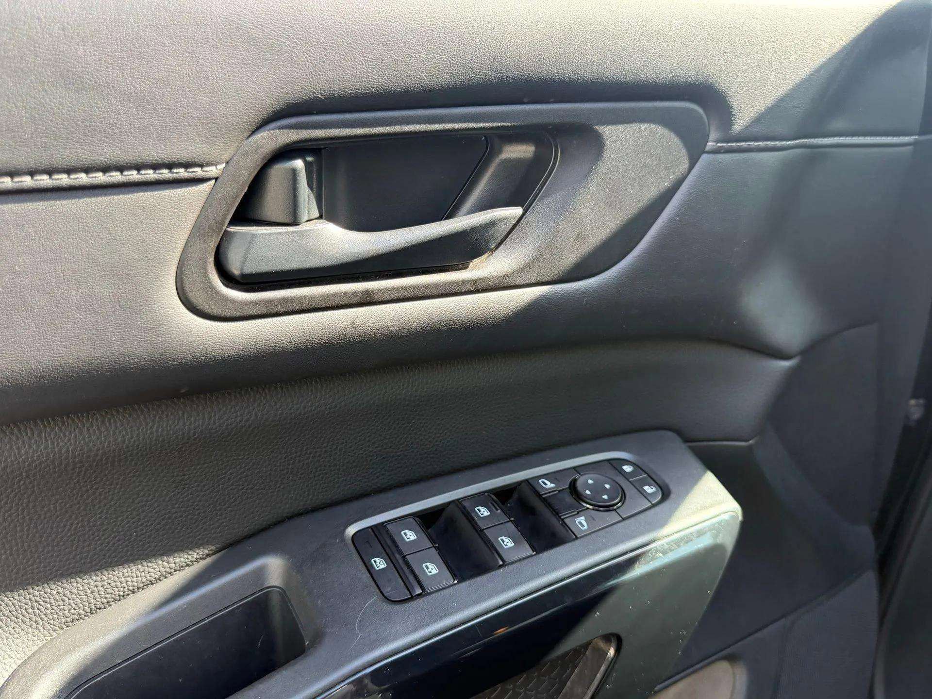 Used 2024 Nissan Pathfinder SV image 36