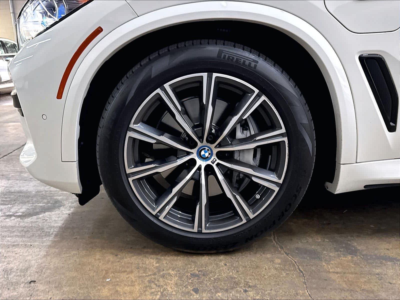 Used 2022 BMW X5 xDrive45e w/ M Sport Package AWD/4WD image 12