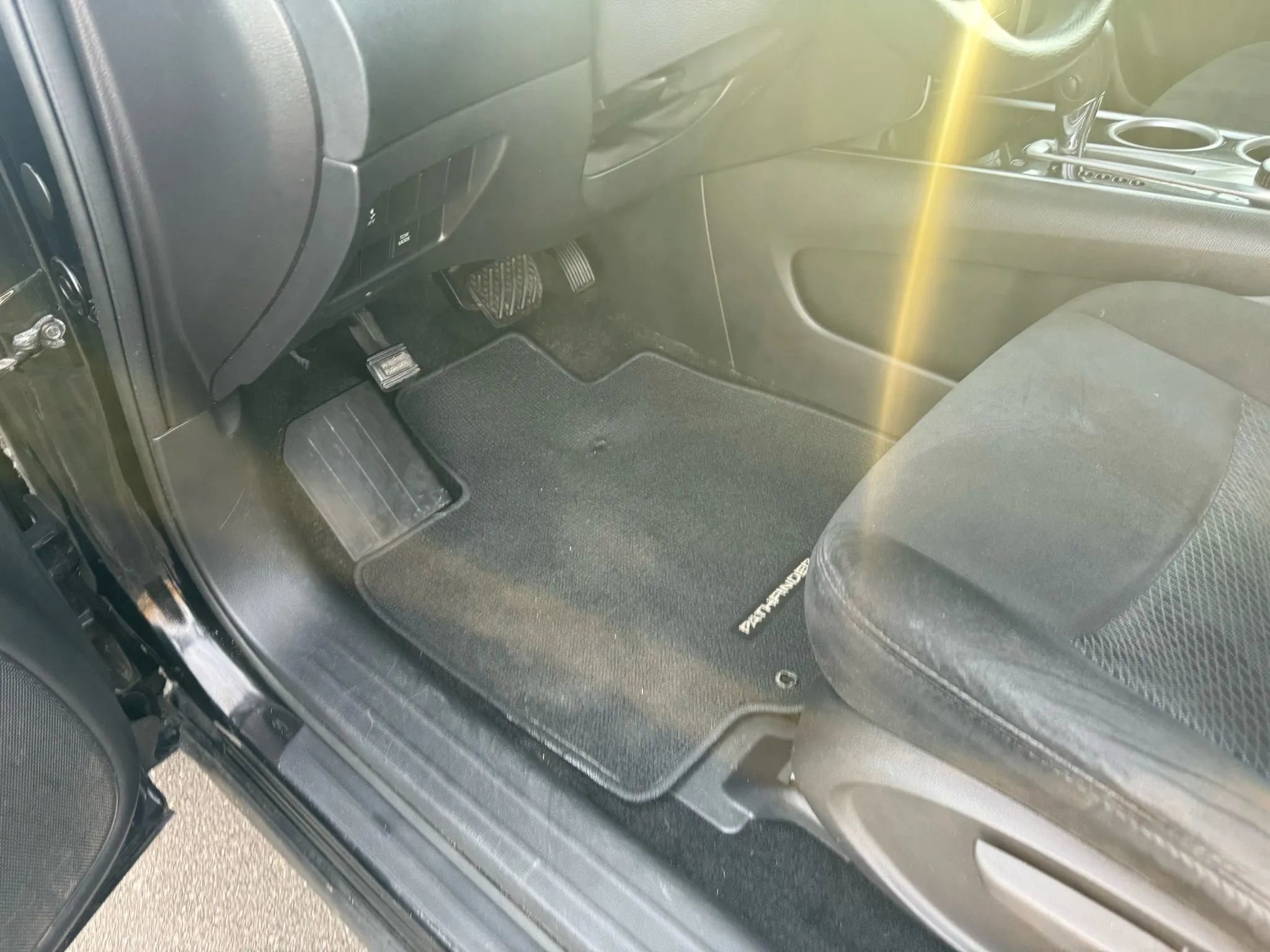 Used 2015 Nissan Pathfinder S image 20