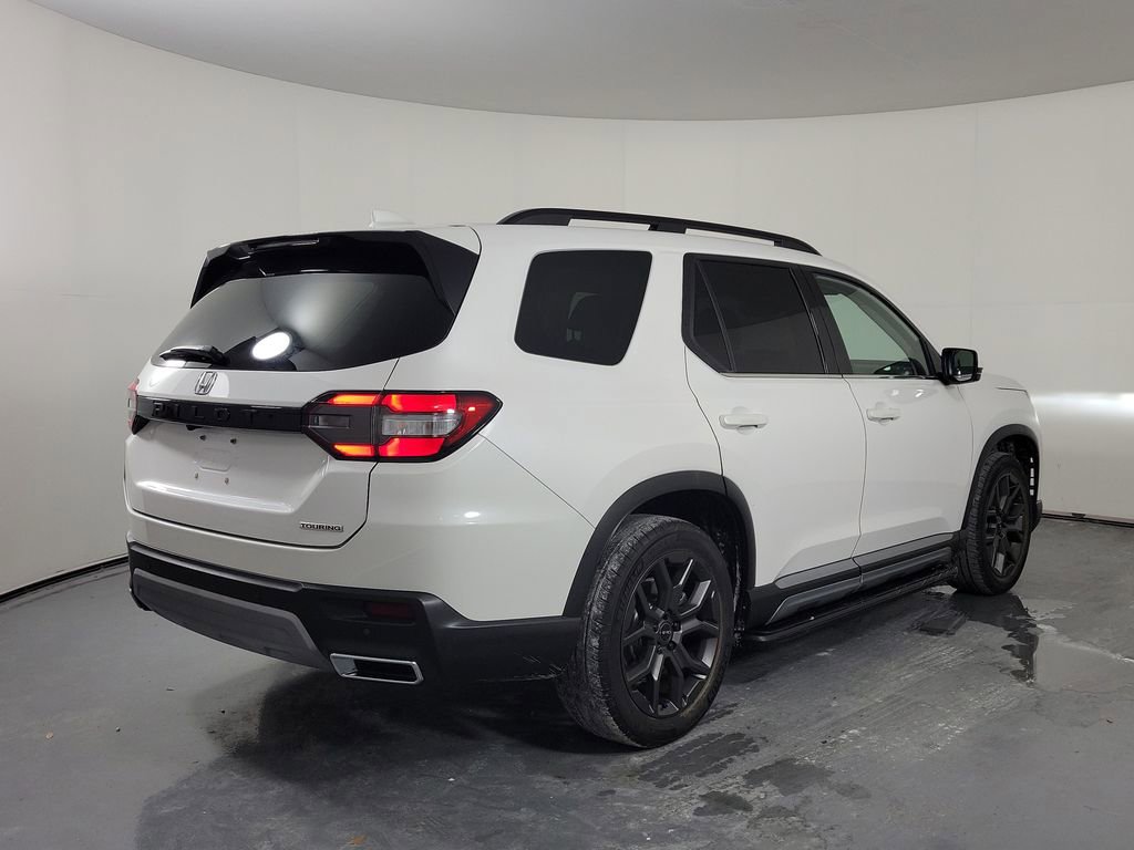 Used 2024 Honda Pilot Touring image 4
