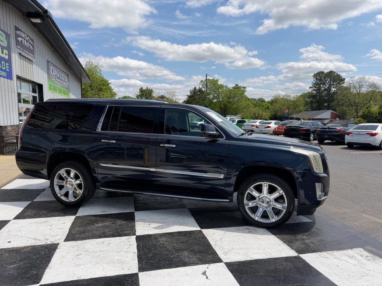 Used 2020 Cadillac Escalade ESV Luxury RWD image 5