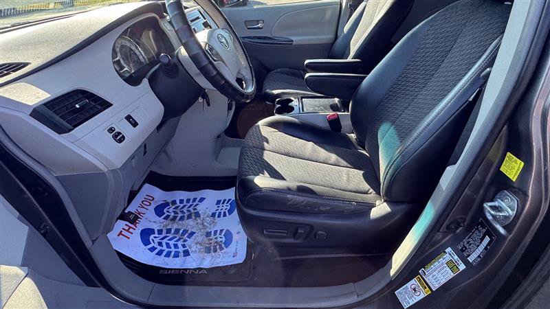 Used 2011 Toyota Sienna SE w/ Preferred Pkg FWD image 34