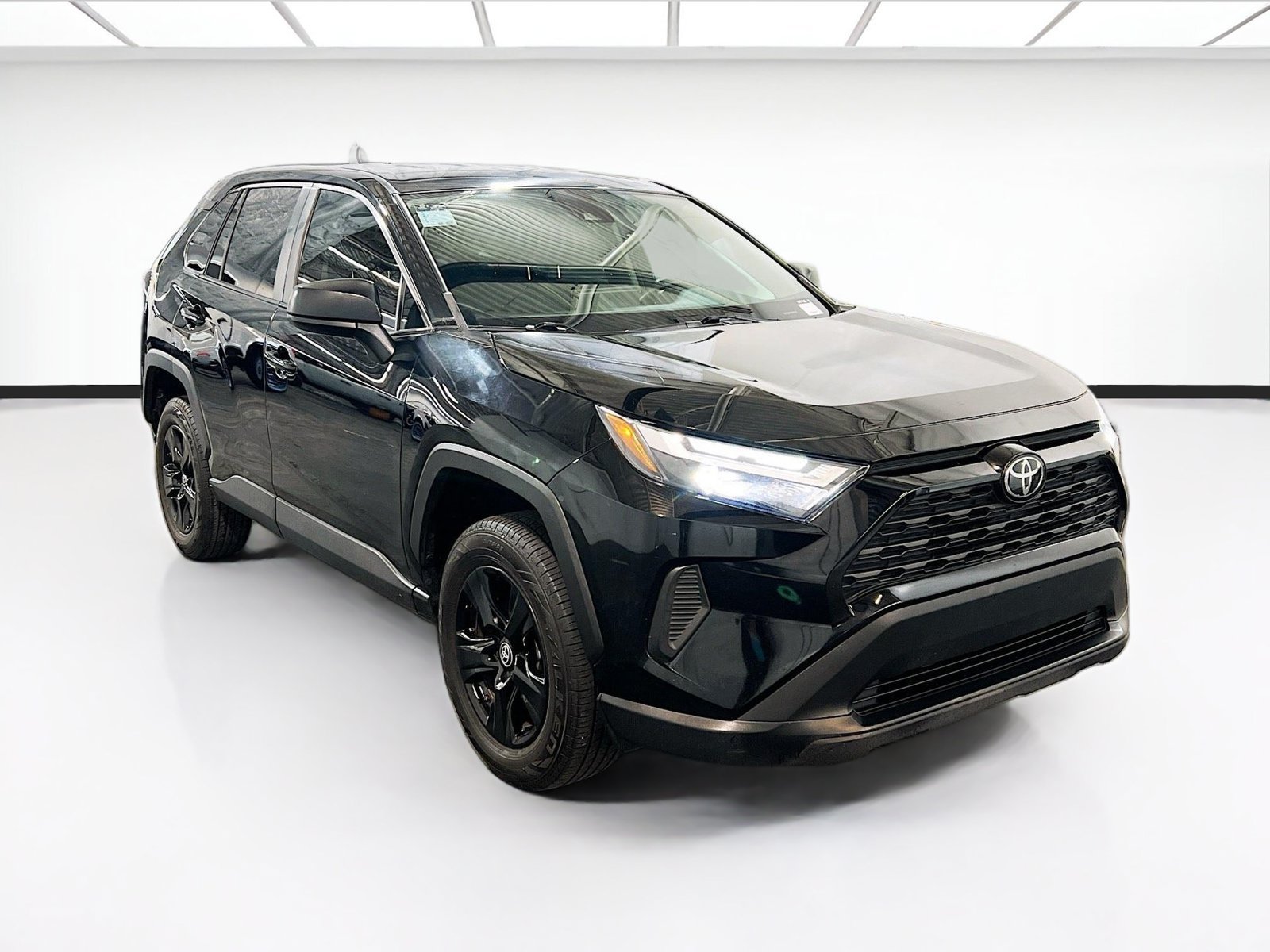 Used 2023 Toyota RAV4 LE AWD/4WD image 3