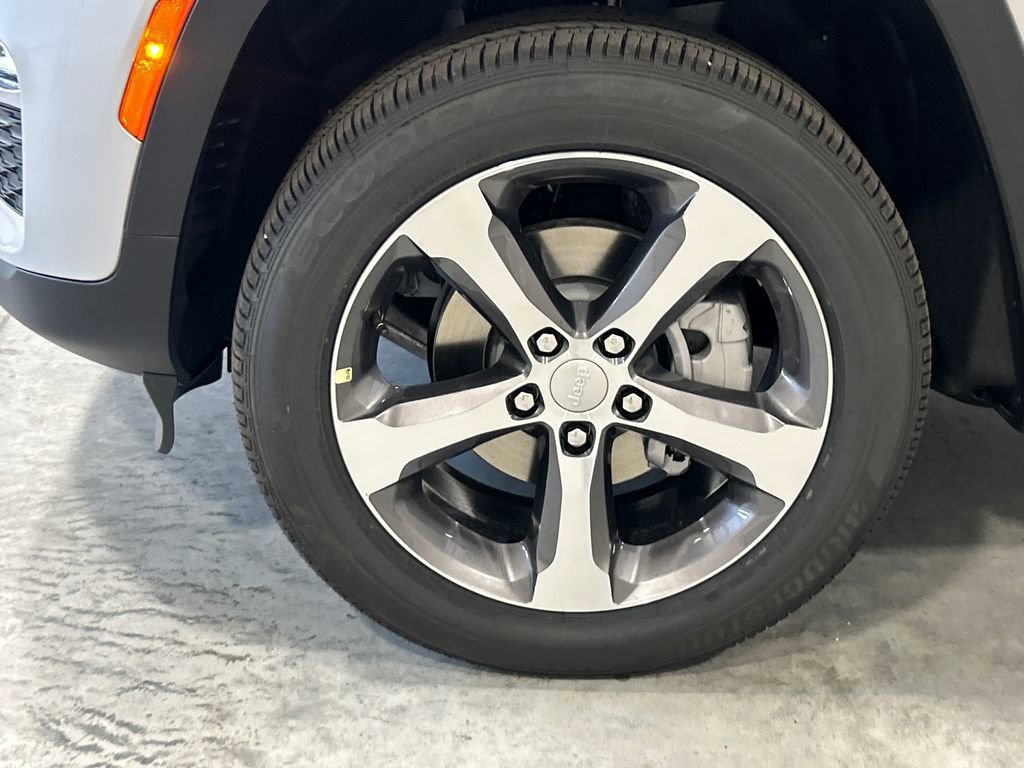 New 2025 Jeep Grand Cherokee Limited image 11