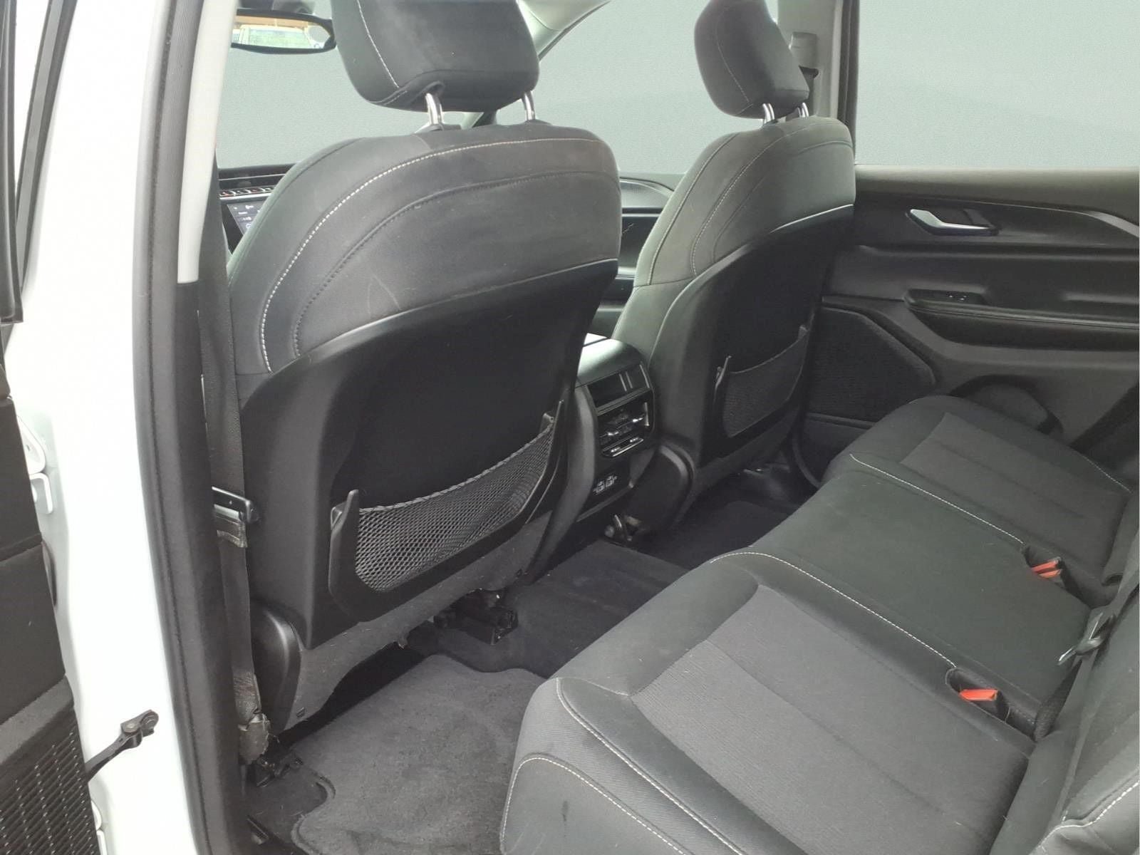 Used 2023 Jeep Grand Cherokee Laredo AWD/4WD image 25