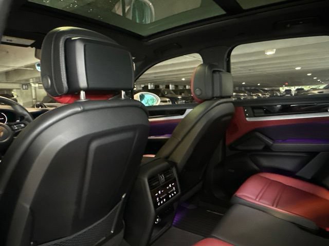 Used 2025 Porsche Cayenne S AWD/4WD image 12