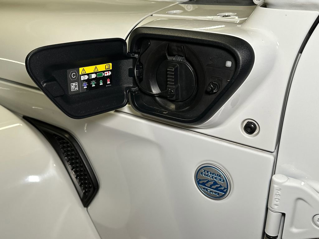Used 2022 Jeep Wrangler Unlimited Sahara w/ Cold Weather Group AWD/4WD image 15
