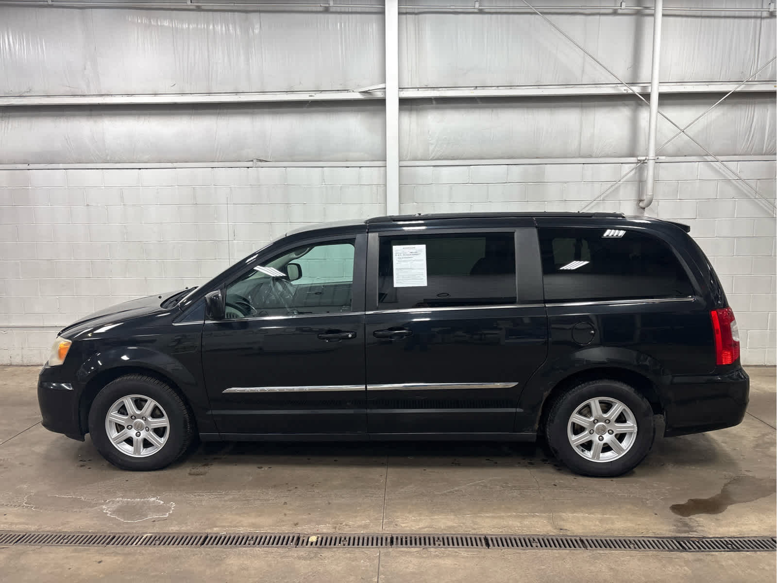 Used 2012 Chrysler Town & Country Touring w/ Entertainment Group #1 image 4