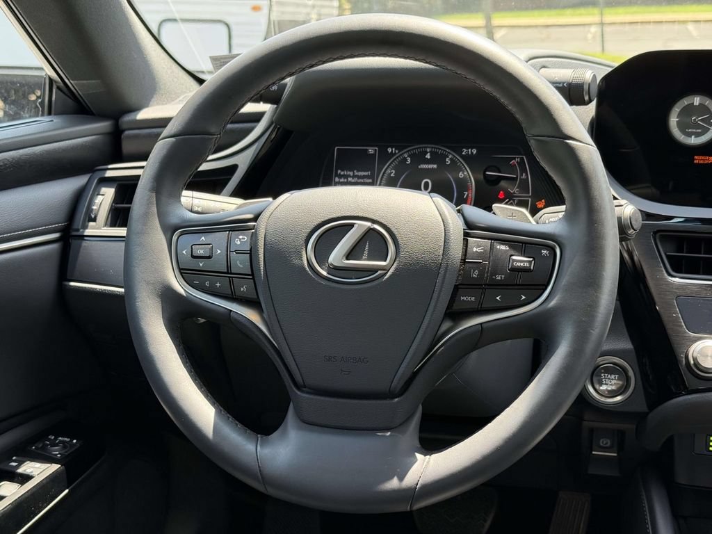 Used 2023 Lexus ES 350 w/ Premium Package FWD image 9