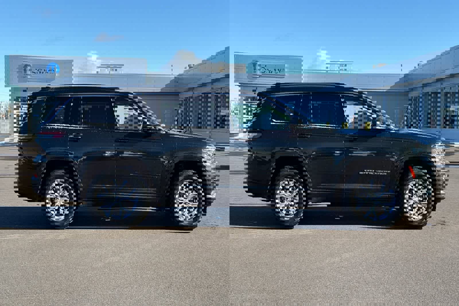 Used 2022 Jeep Grand Cherokee L Limited w/ Trailer Tow Group (B) image 6