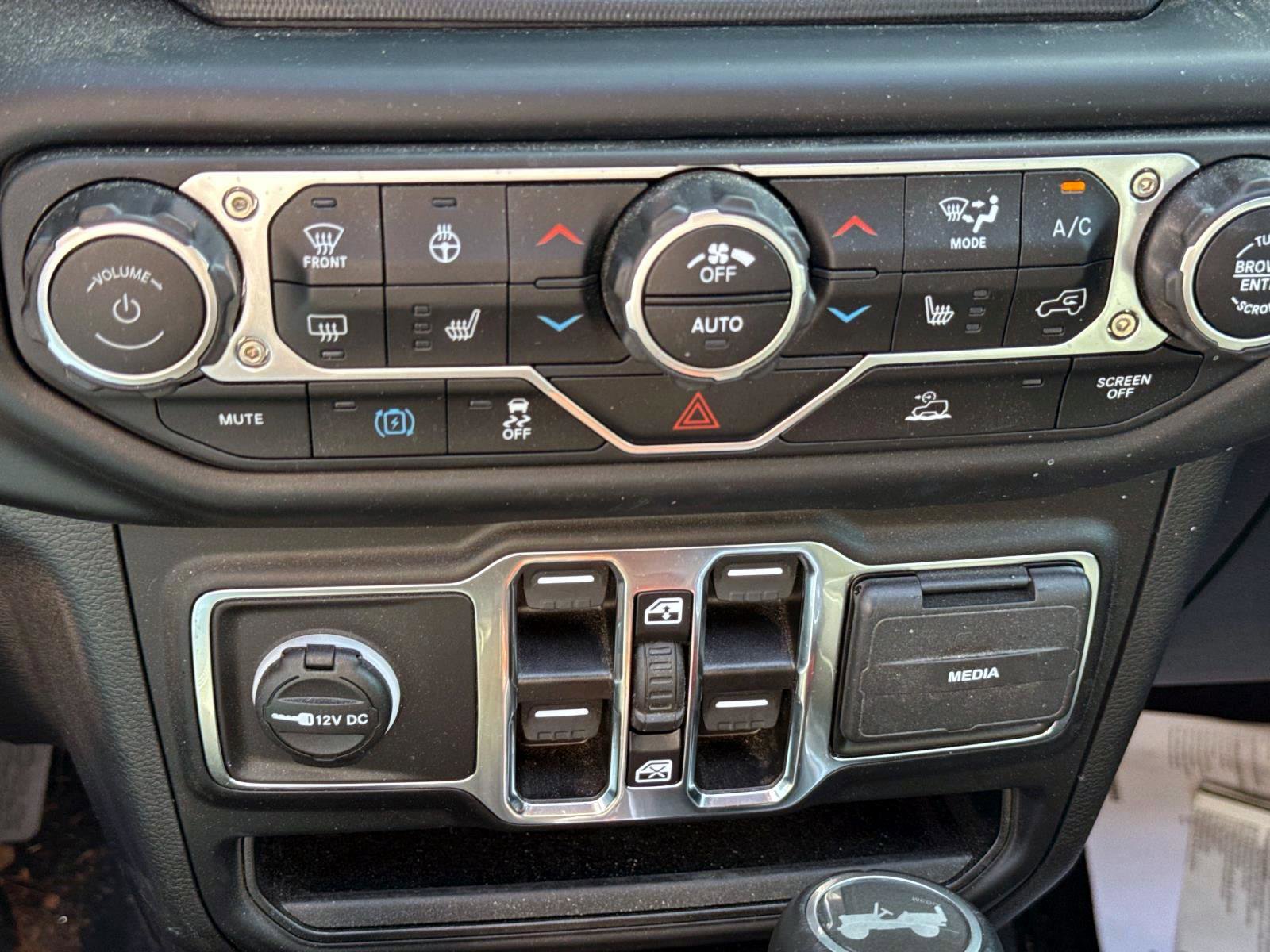 Used 2023 Jeep Wrangler Unlimited Sahara w/ Cold Weather Group AWD/4WD image 16