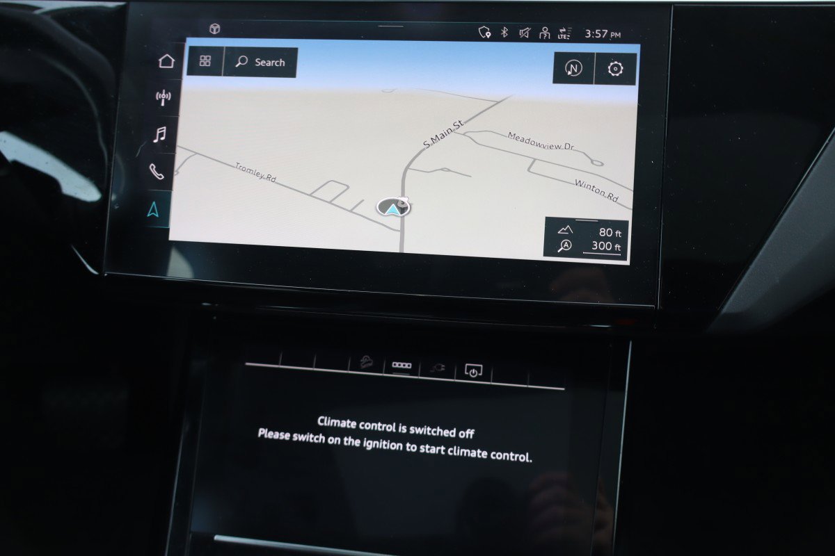 Used 2022 Audi e-tron Premium Plus w/ Premium Plus Package image 13