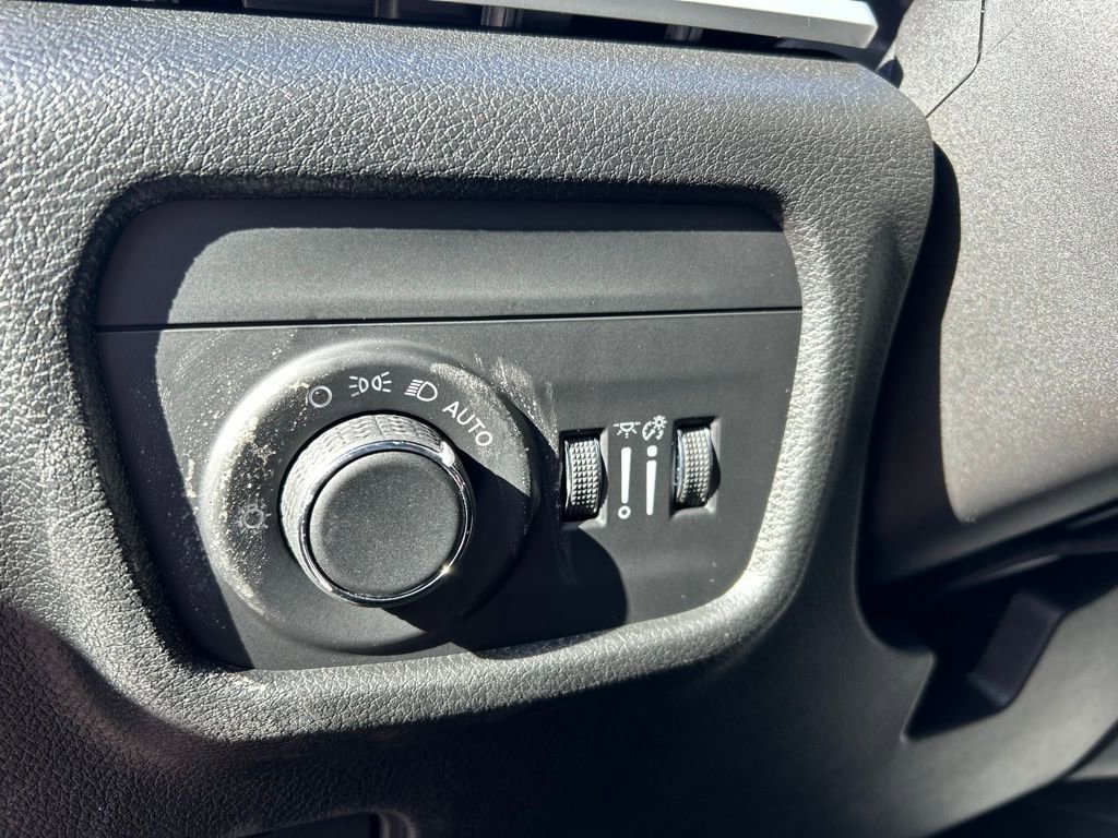 New 2026 Jeep Grand Cherokee Altitude image 15