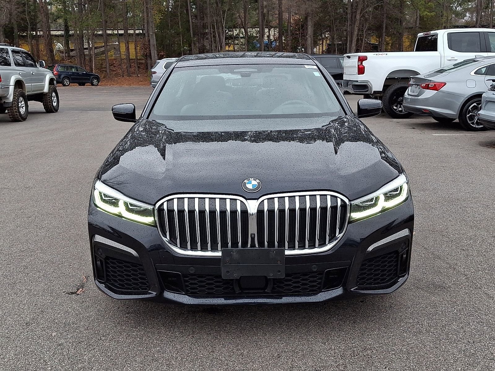 Used 2022 BMW 750i xDrive w/ M Sport Package image 2