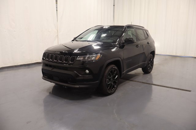 New 2025 Jeep Compass Latitude w/ Sun & Sound Group image 4