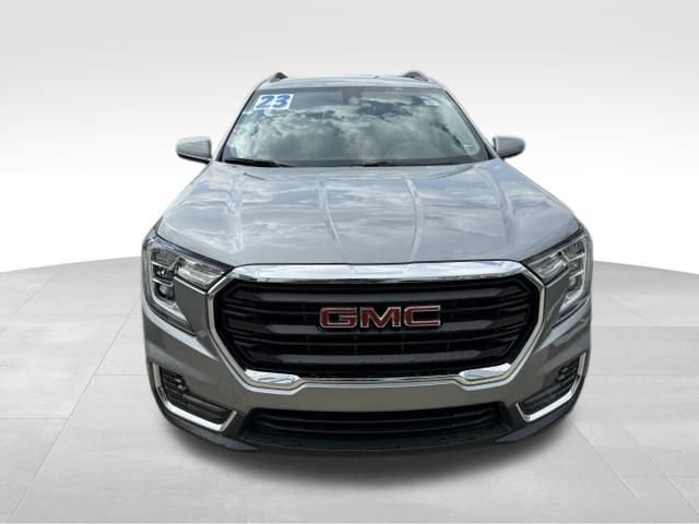 Used 2023 GMC Terrain SLE w/ Driver Convenience Package FWD image 2