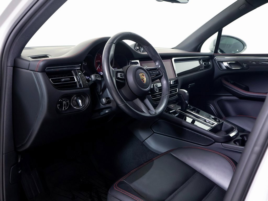 Certified 2025 Porsche Macan GTS image 4